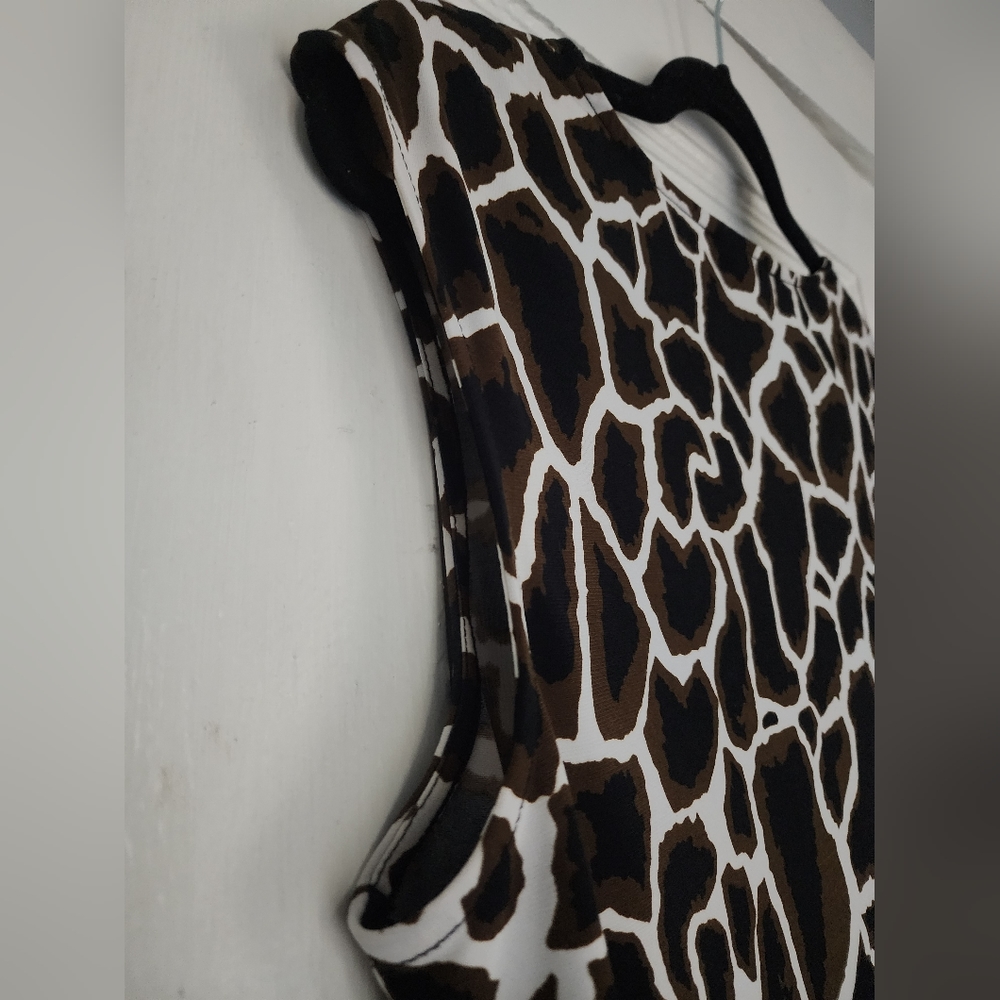 Giraffe/Animal Print Sleeveless Womens Blouse - Picture 5 of 10